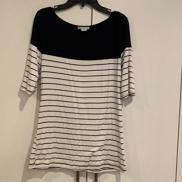 Black and white blouse - Picture 1 of 5